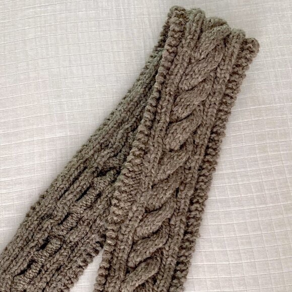 Handmade 🇨🇦 NWOT Hand Knit Wool Cable Scarf - Picture 2 of 4